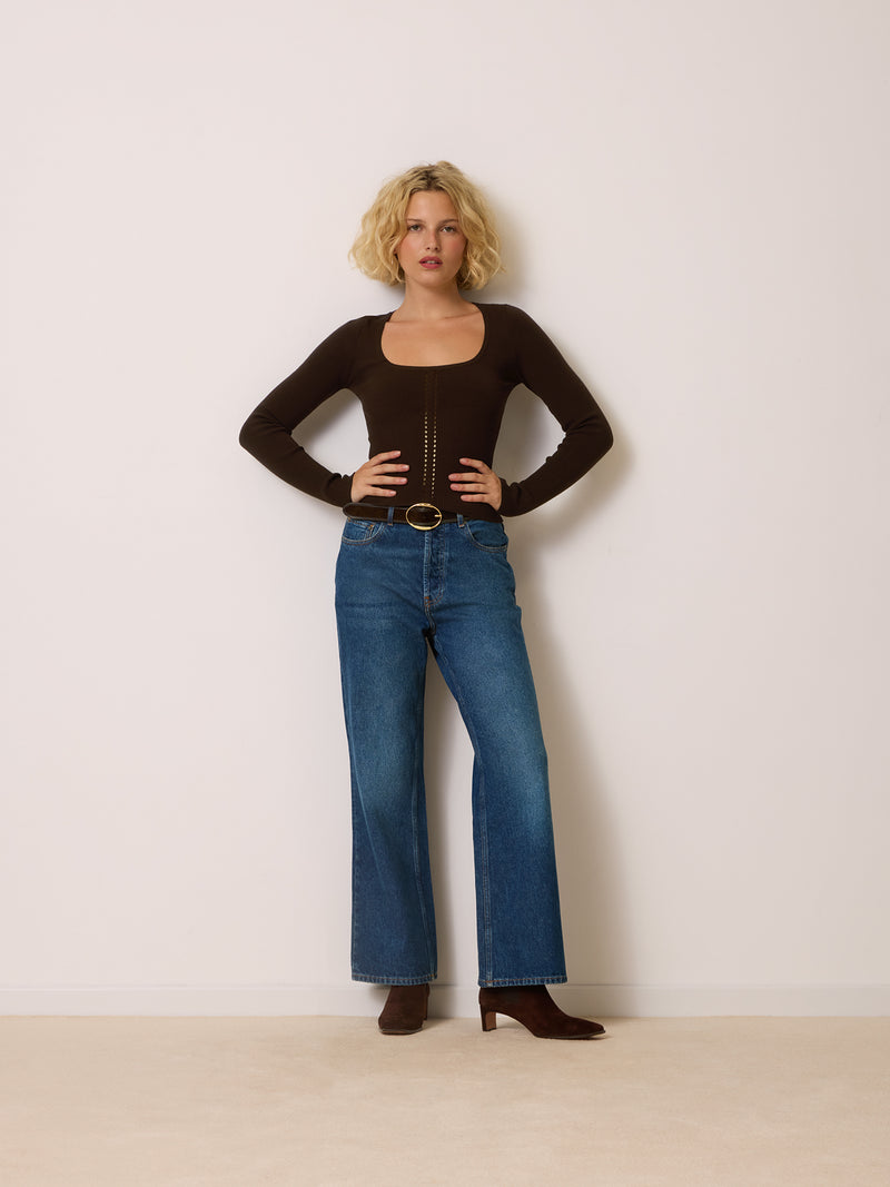BRIAC chocolate sweater, detail of V-neck by Rouje
