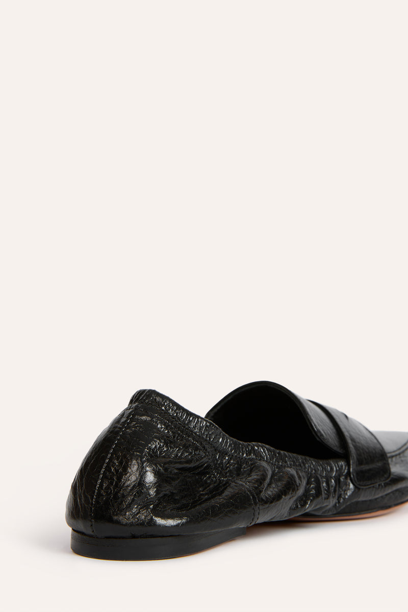 BROOKLIN black grained leather loafers, detail of gold R on instep by Rouje