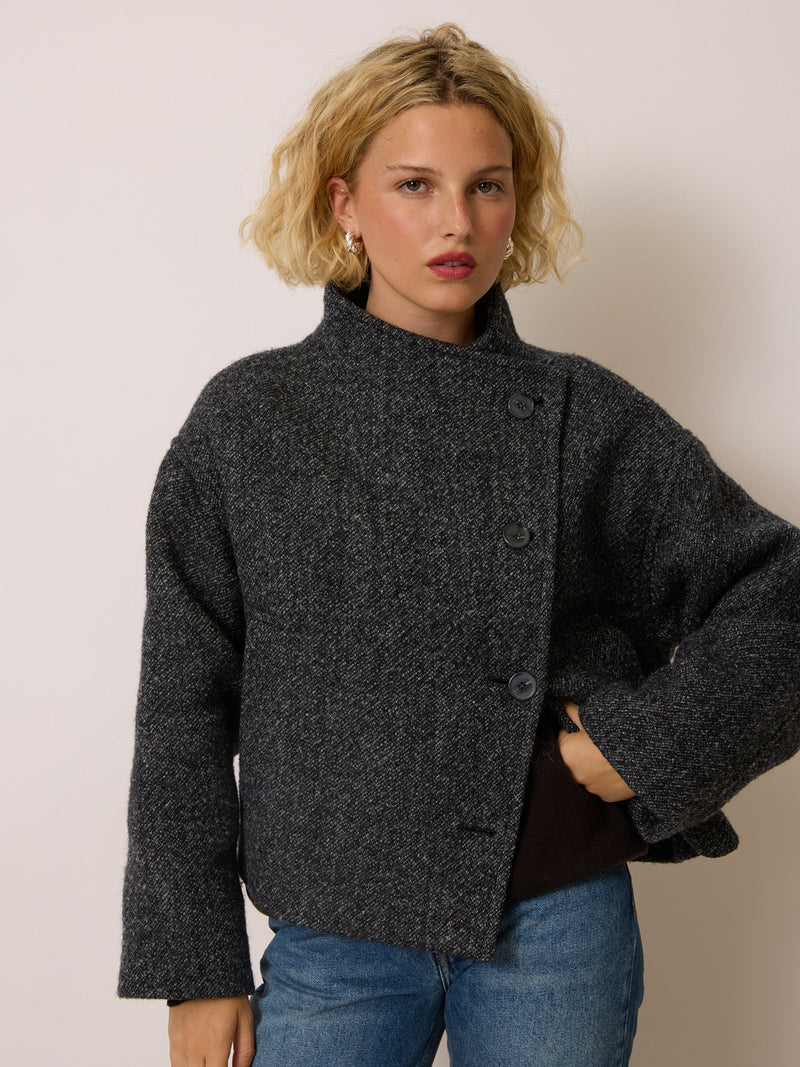 GEDEON short anthracite herringbone coat, front view by Rouje
