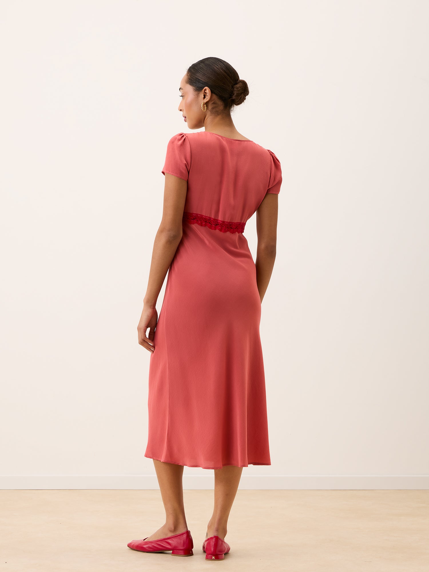 Robe INES