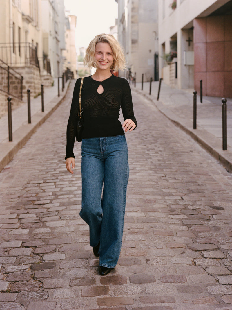 MONCEAU indigo stone wide flared jeans worn on a model by Rouje